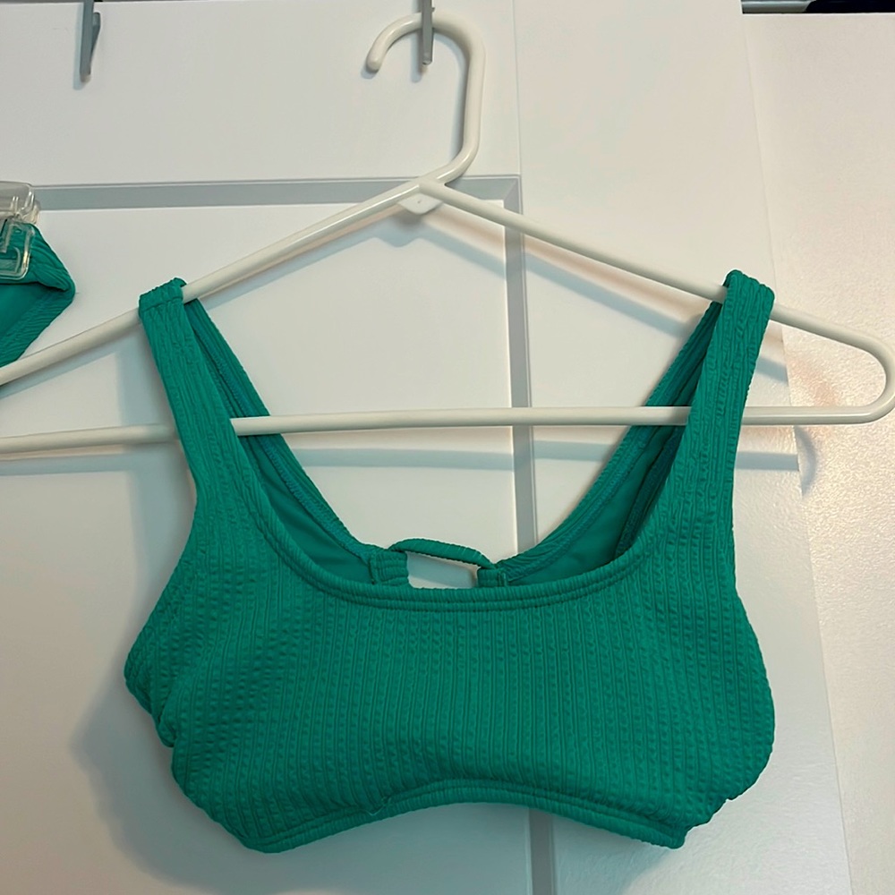 Textured green bikini